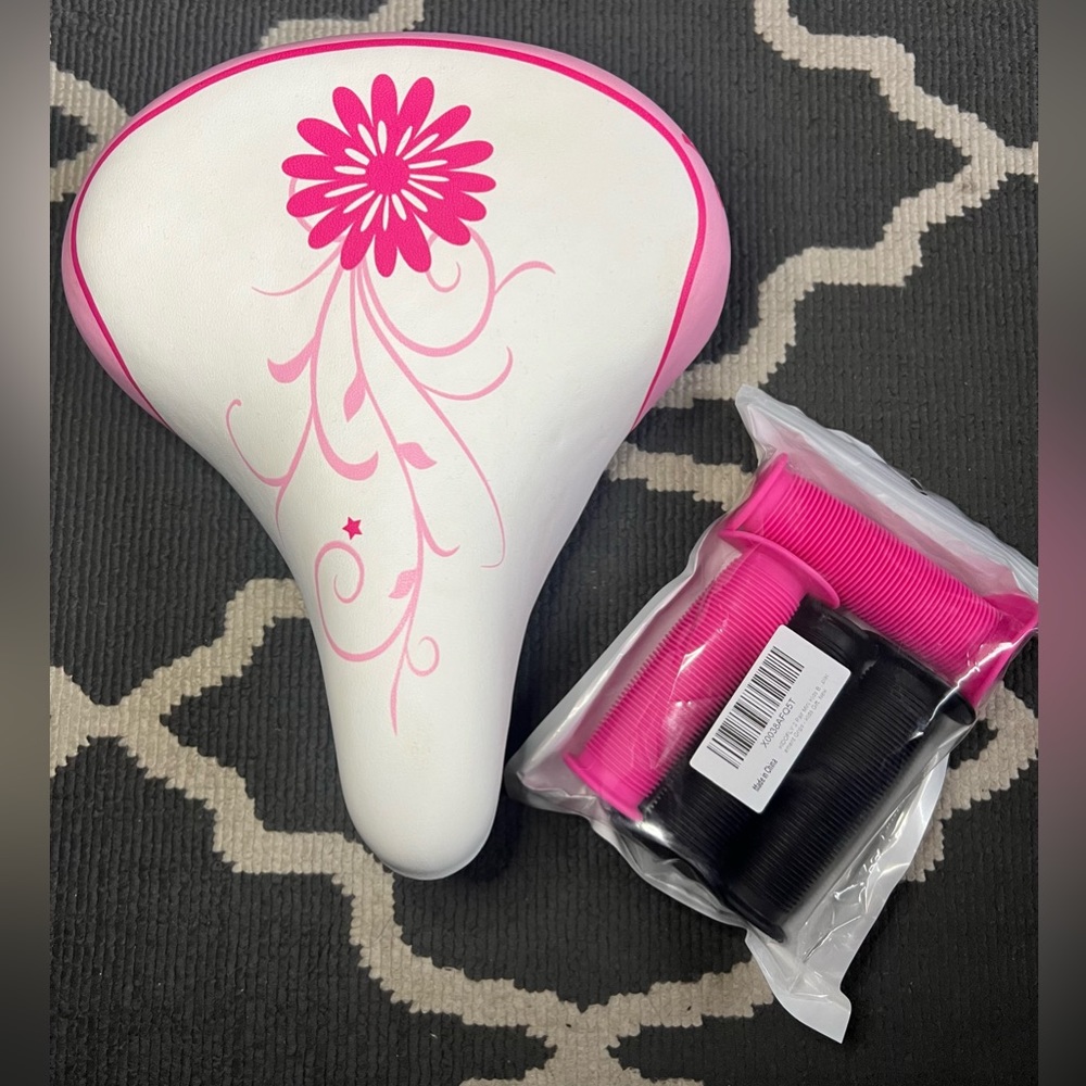 NEW w/o tags Pink & White Bike Seat, 2 Sets of NEW Handle Bar Grips, black, Pink